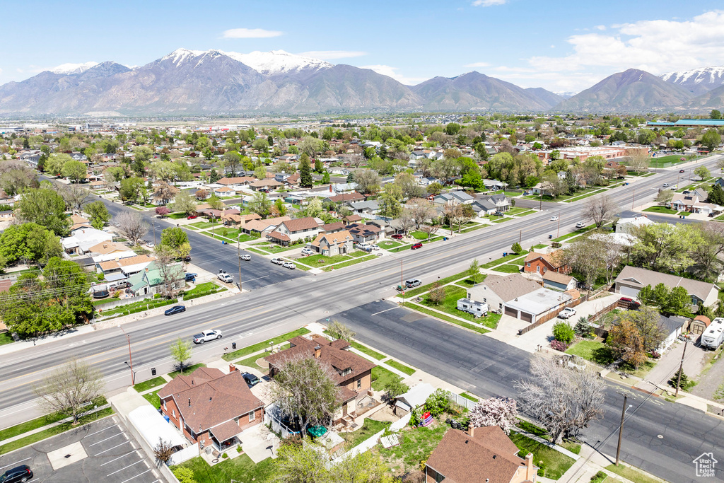 Birds eye view of property featuring a mountain view