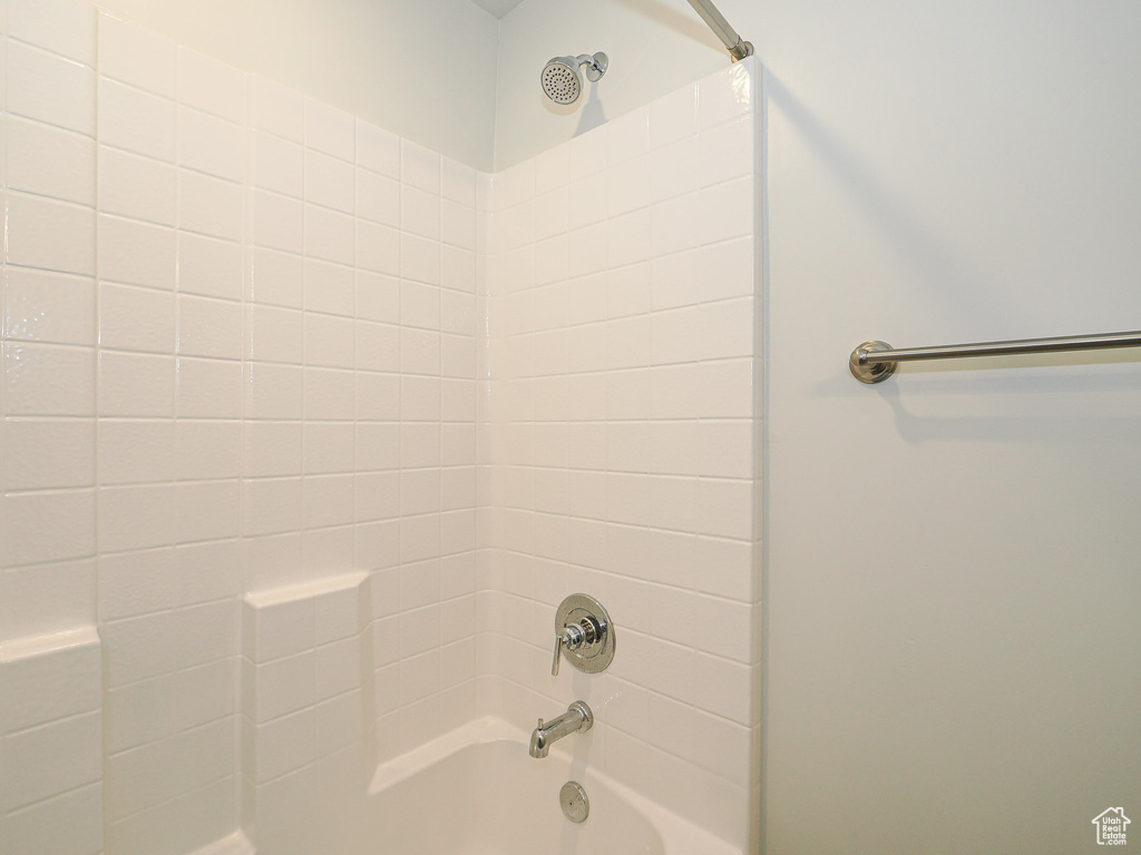 Bathroom featuring tiled shower / bath