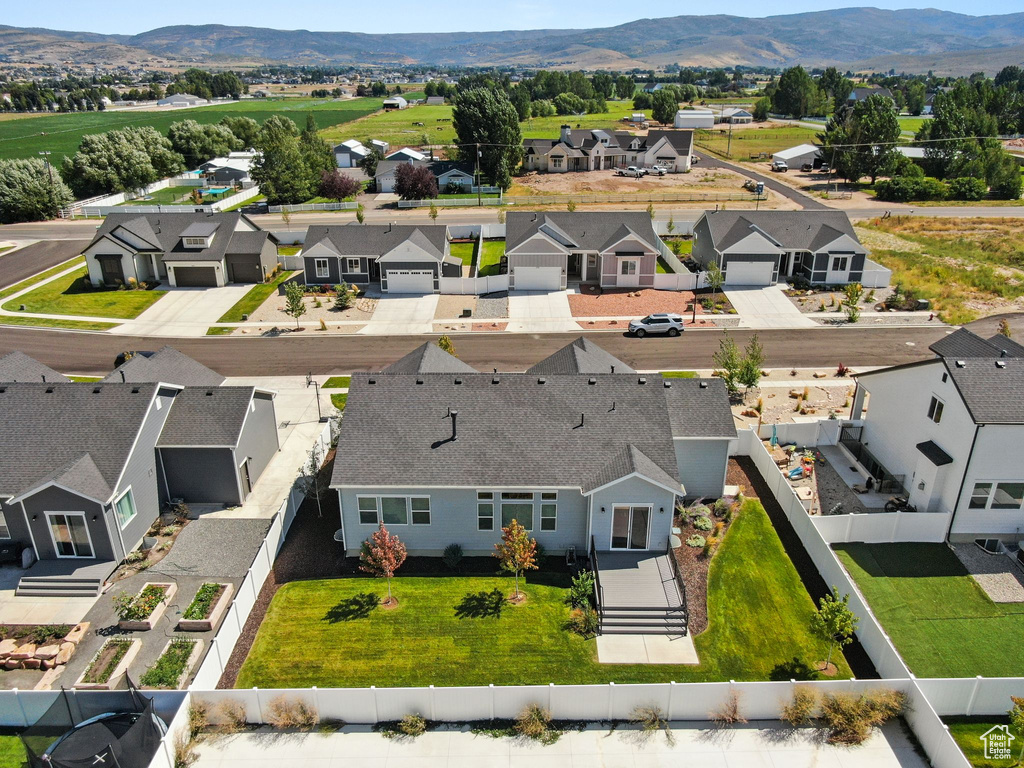 Birds eye view of property featuring a mountain view