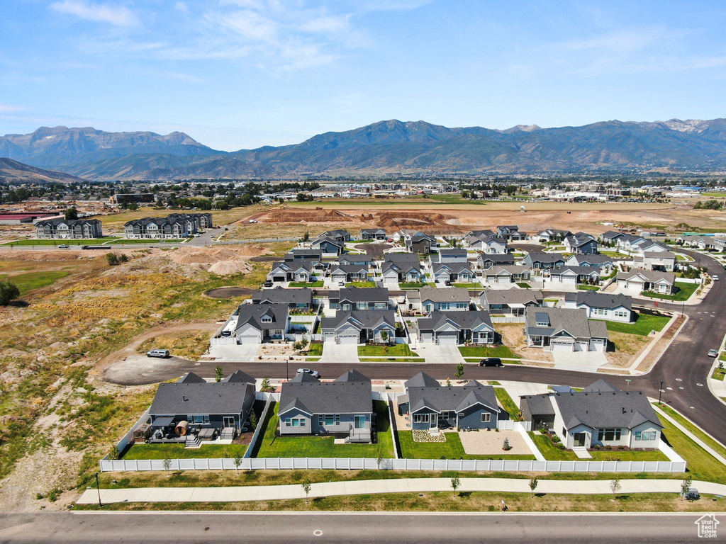 Birds eye view of property featuring a mountain view