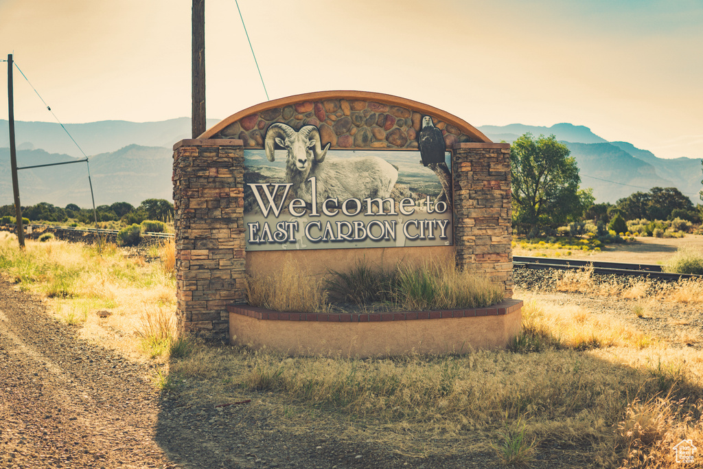 Community / neighborhood sign with a mountain view