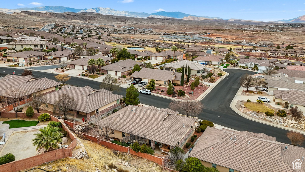 Aerial view with a mountain view