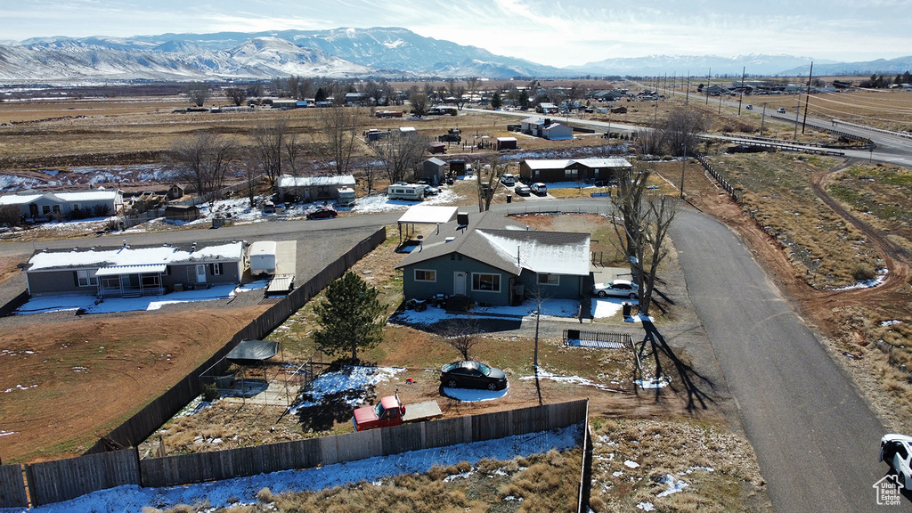 Birds eye view of property featuring a mountain view