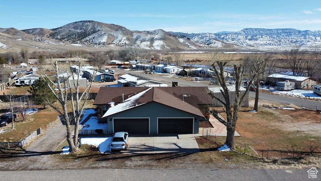 Birds eye view of property with a mountain view