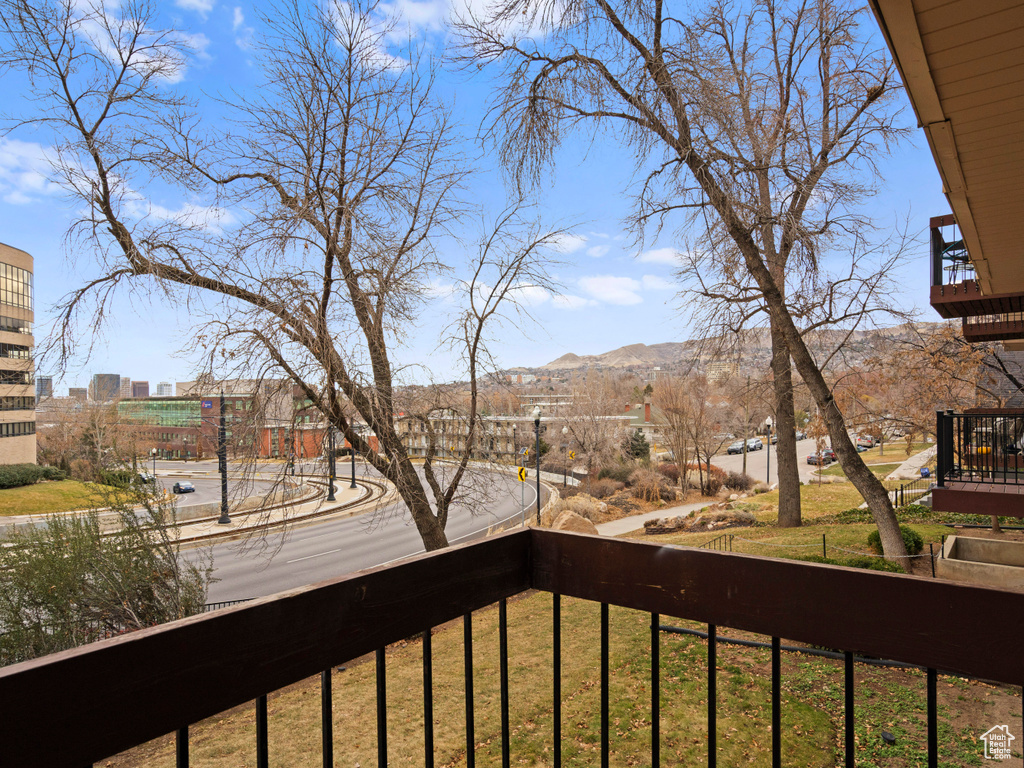 Balcony featuring a mountain view