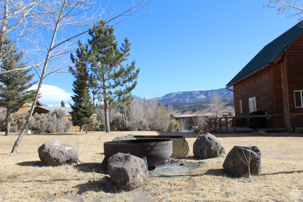 View of yard featuring a mountain view