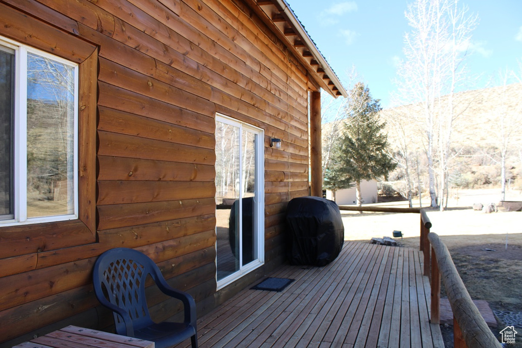 Deck featuring area for grilling