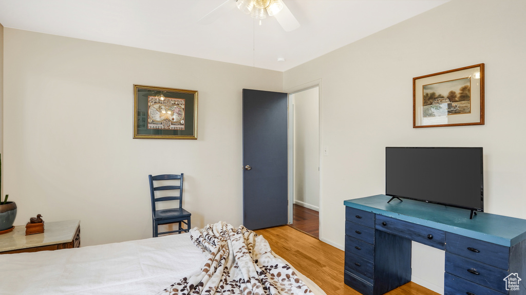 Bedroom with light wood-style floors and a ceiling fan