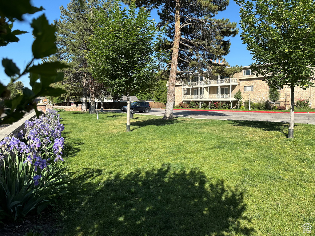 View of home\'s community with a lawn
