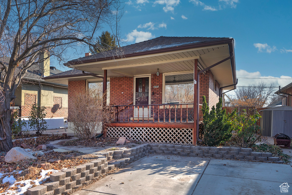 View of front of home featuring a porch