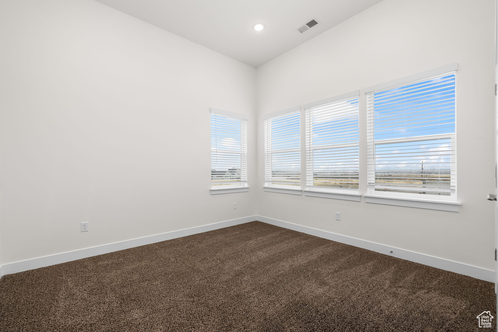 Spare room with carpet flooring