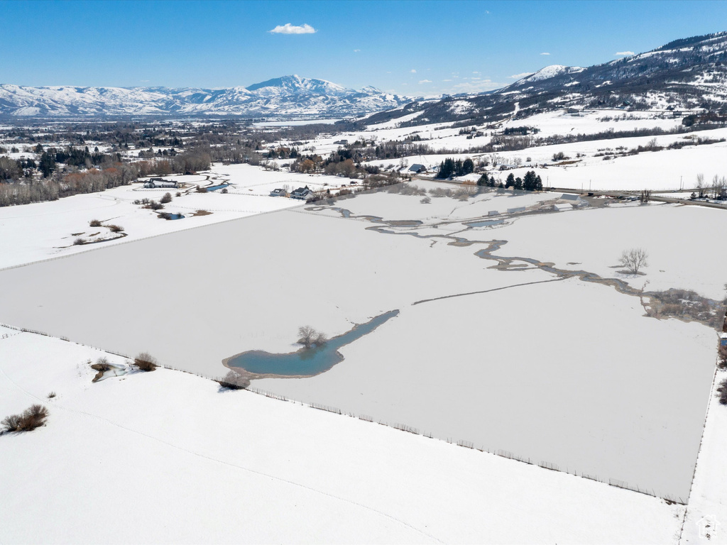 Snowy aerial view with a mountain view