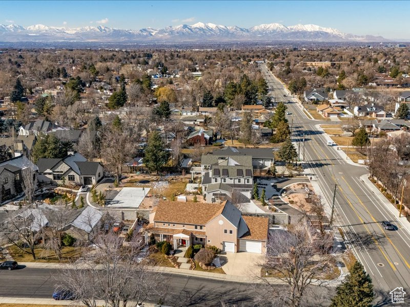 Drone / aerial view featuring a mountain view