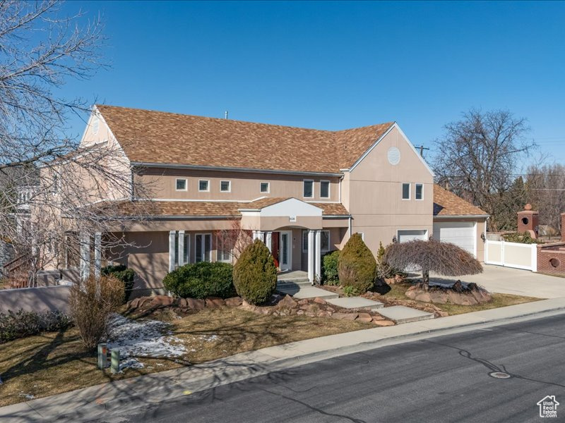 View of front property
