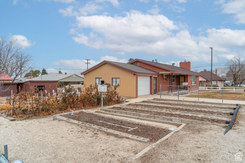 View of front facade with a garage