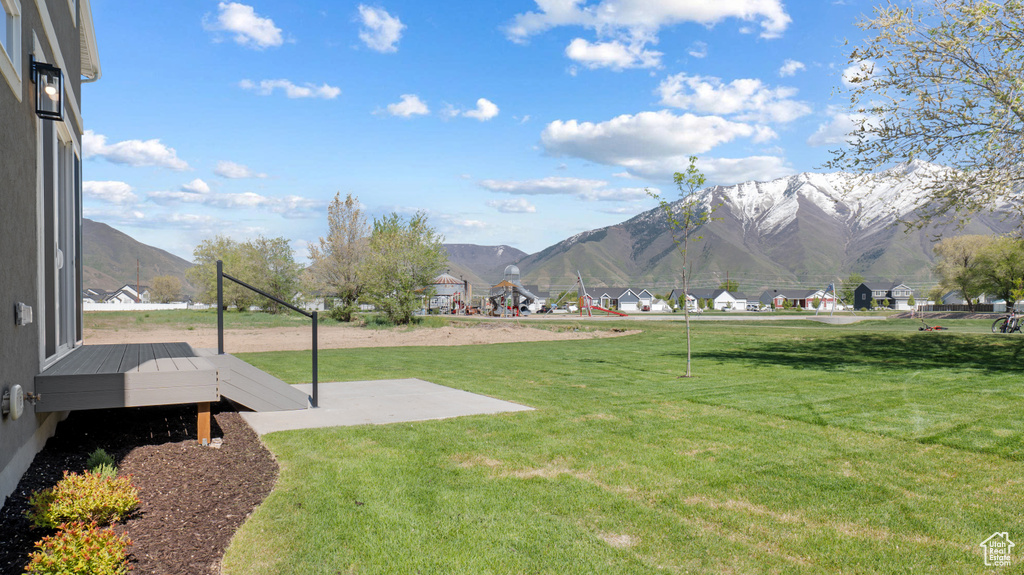 View of grassy yard featuring a mountain view and a residential view
