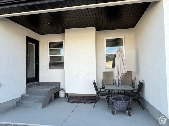 View of patio / terrace with outdoor dining space
