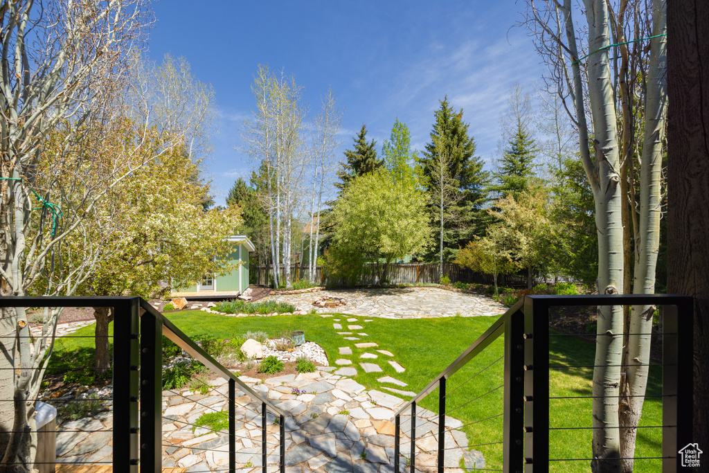 View of yard with an outbuilding