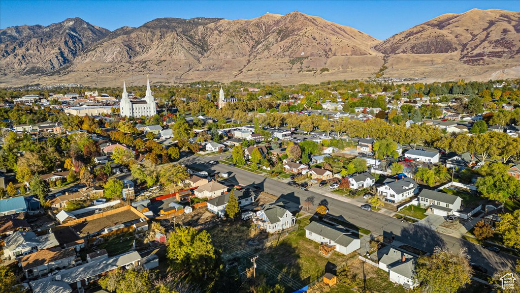 Birds eye view of property featuring a mountain view