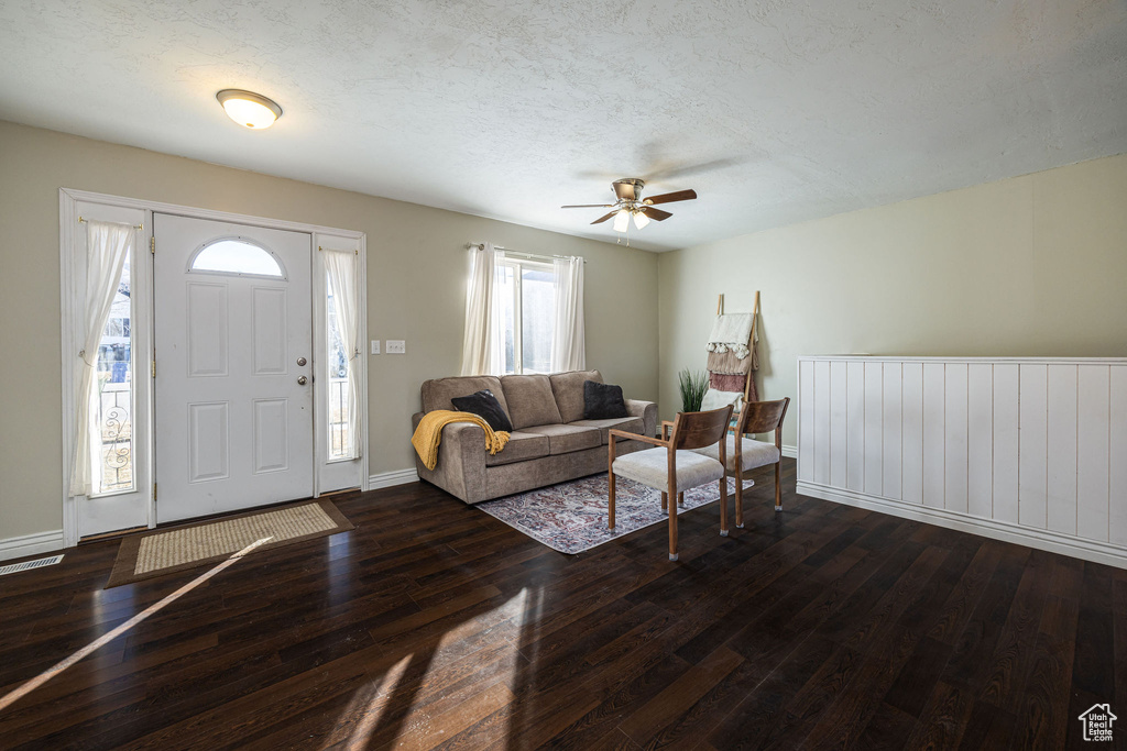 Entryway featuring ceiling fan, dark hardwood / wood-style floors, and a textured ceiling