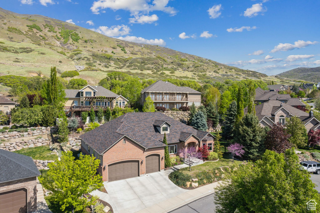 Birds eye view of property featuring a residential view and a mountain view