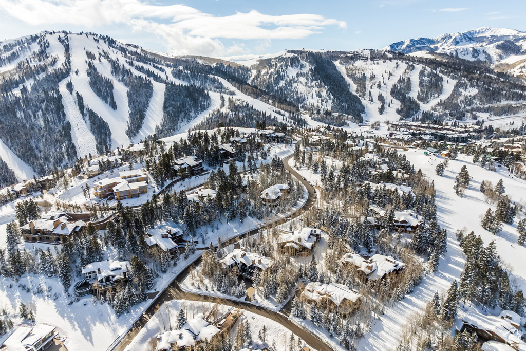 Snowy aerial view featuring a mountain view