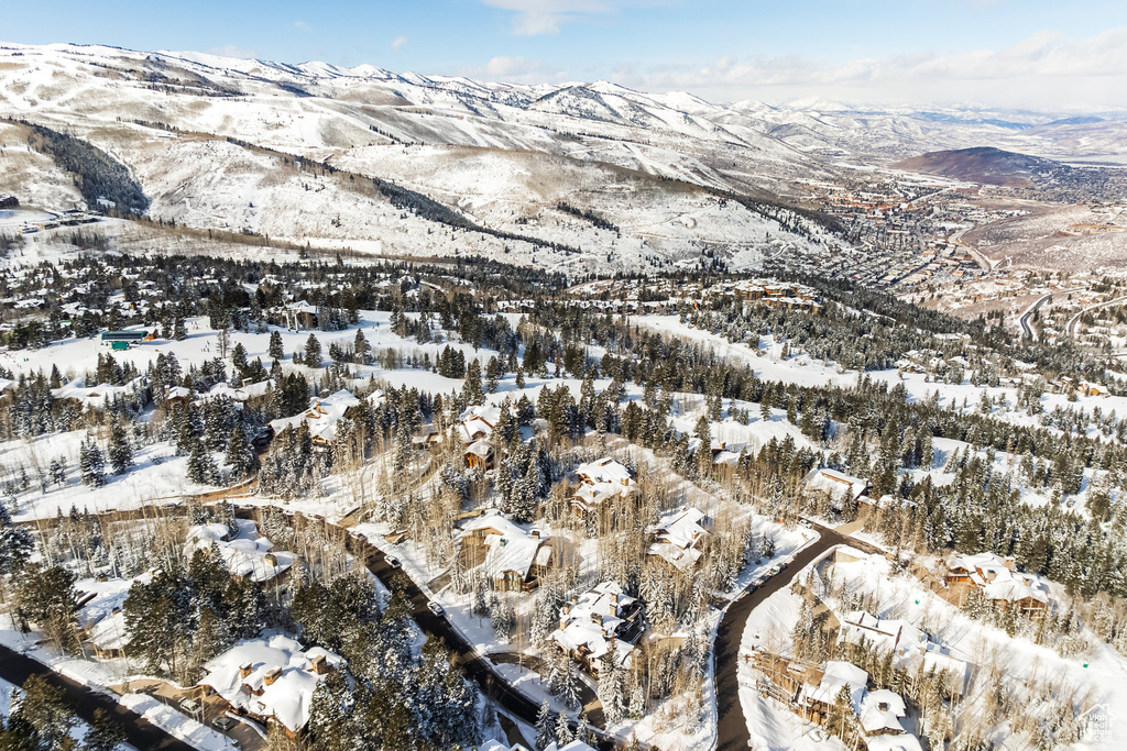 Snowy aerial view with a mountain view