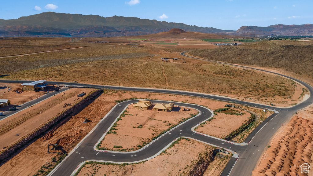 Bird\'s eye view with a mountain view