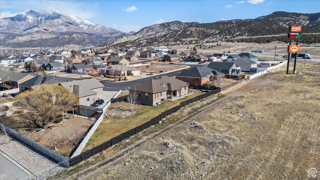 Aerial view with a mountain view