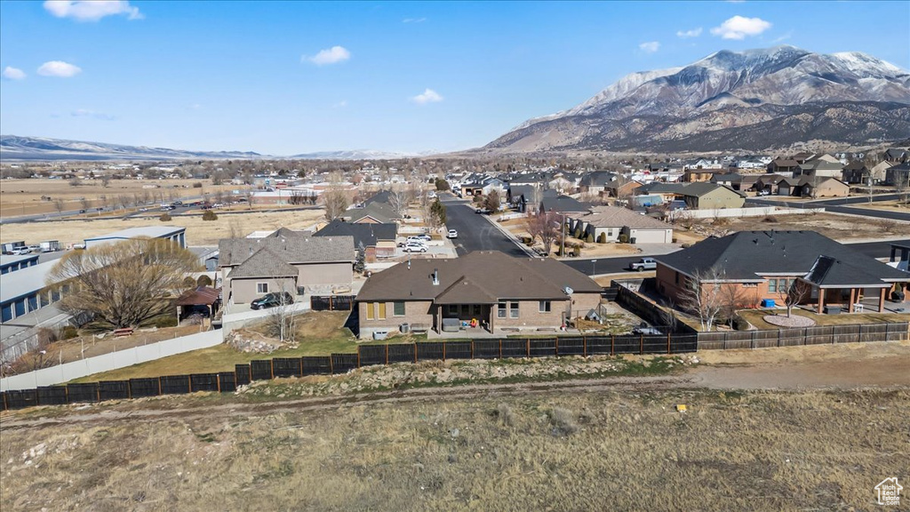 Aerial view with a mountain view