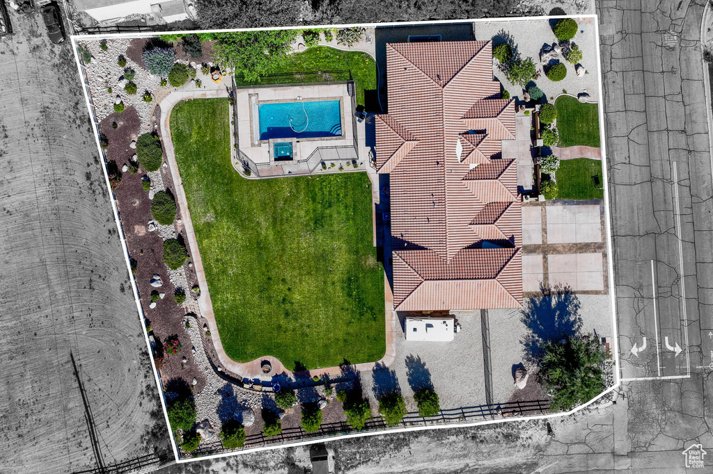 View of property location with property parcel outlined and a pool area