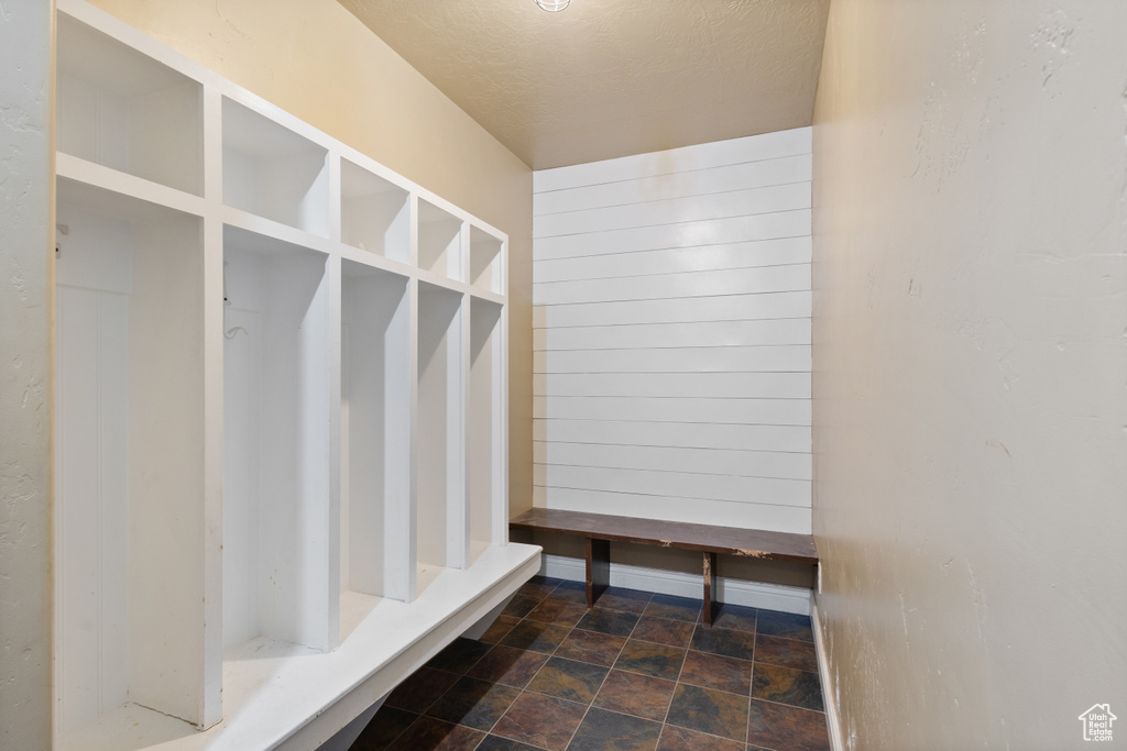 Mudroom featuring a textured ceiling
