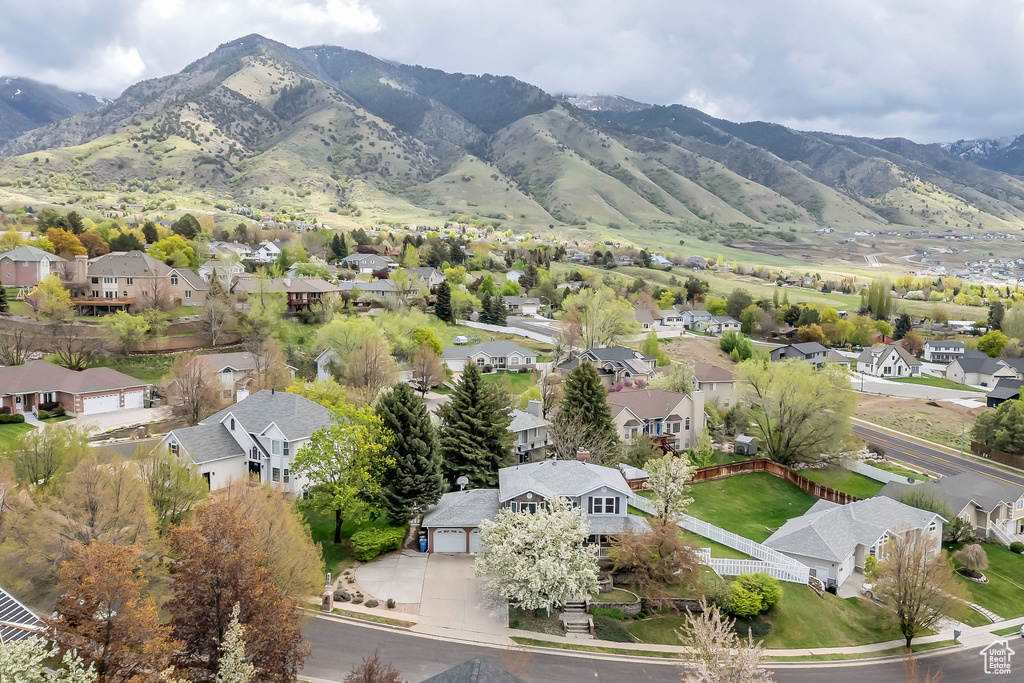 Aerial view with a residential view and a mountain view