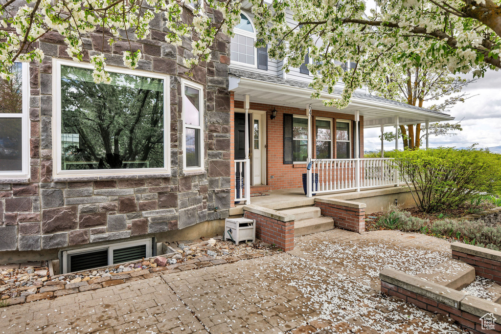 View of front of house featuring a porch