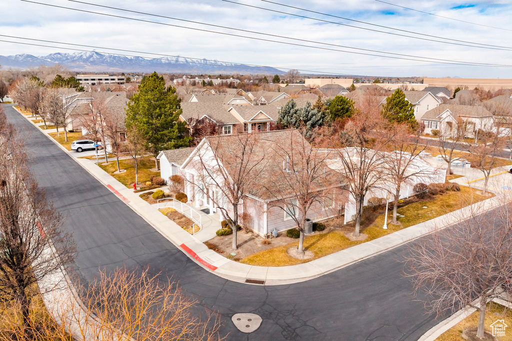 Birds eye view of property featuring a mountain view