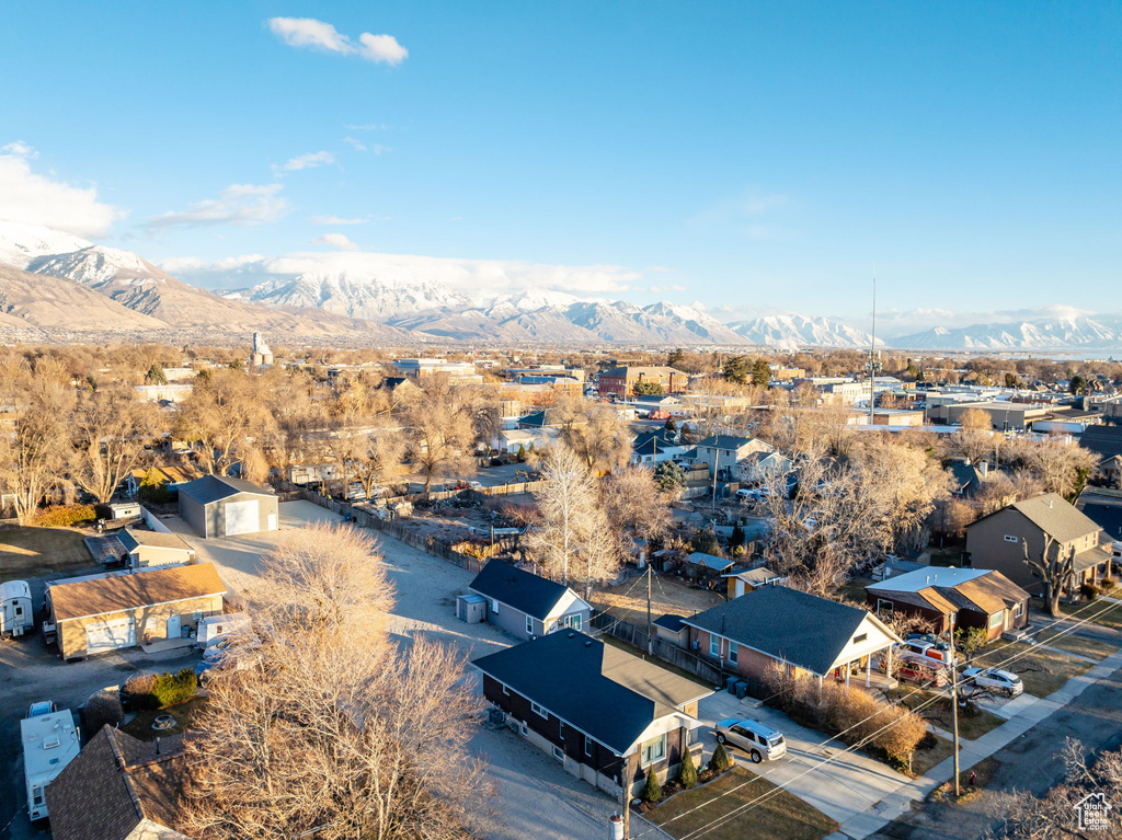 Aerial view with a mountain view