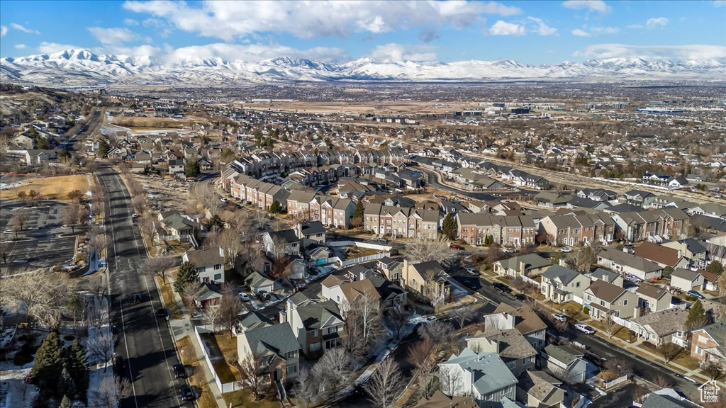 Aerial view with a mountain view