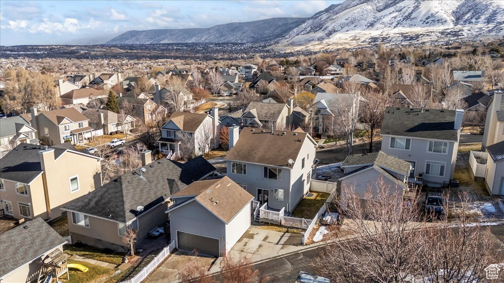 Aerial view with a mountain view