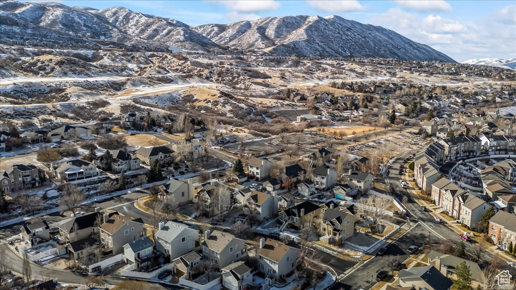 Aerial view with a mountain view