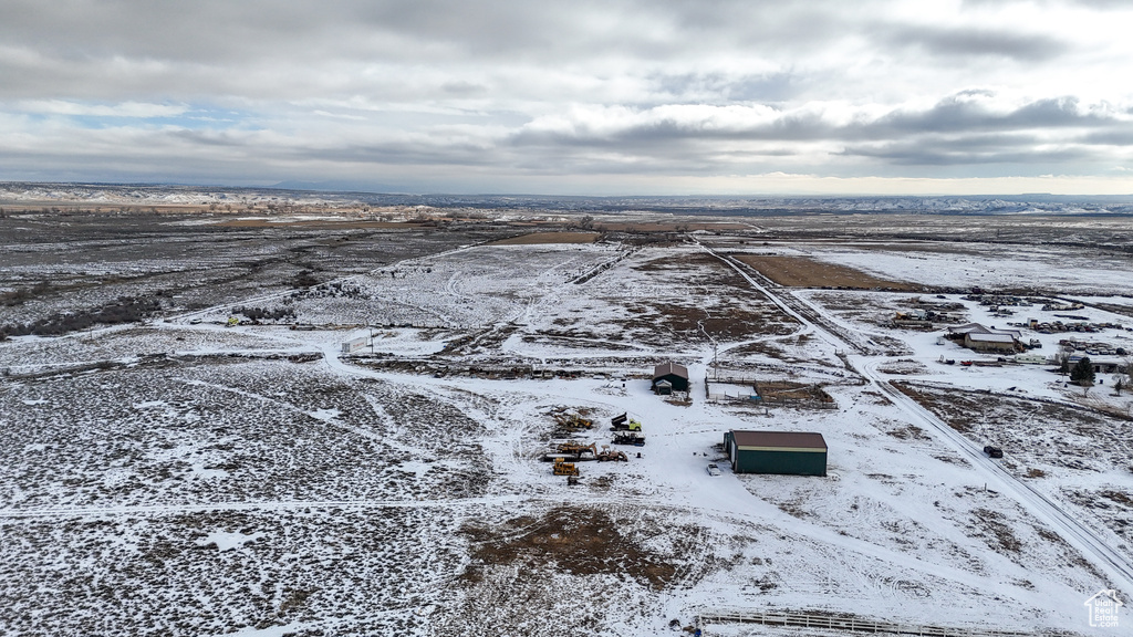 Snowy aerial view featuring a rural view