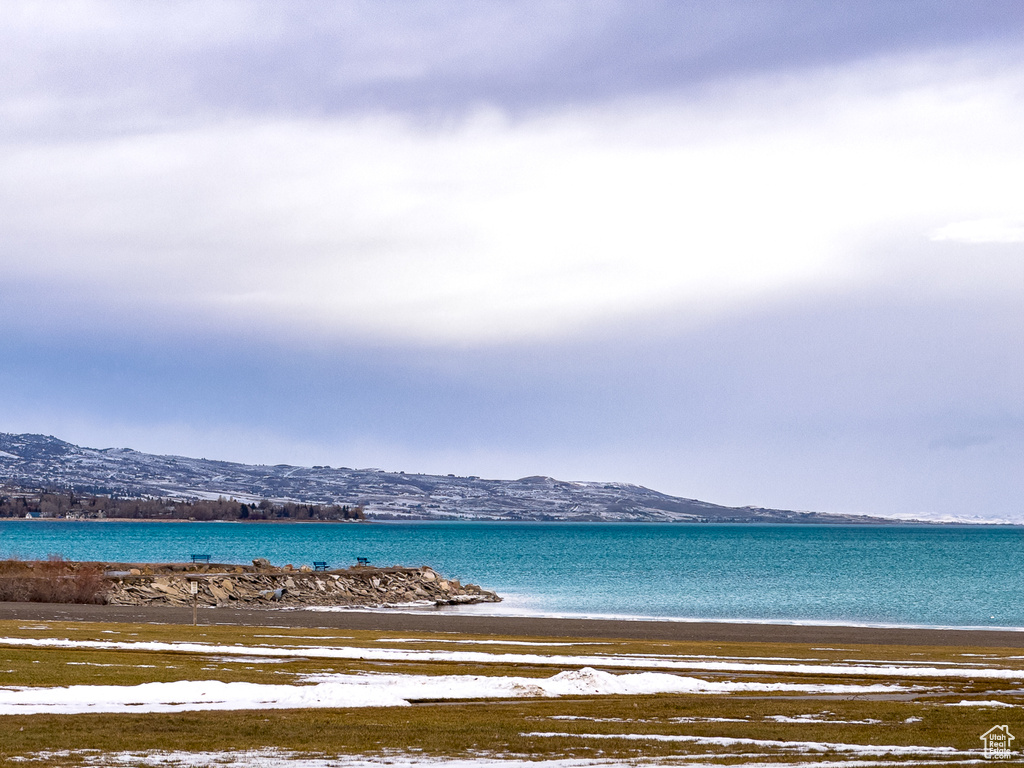 Water view with a mountain view