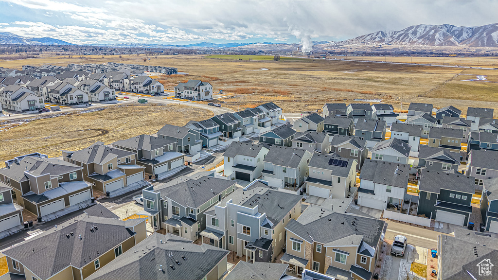 Bird's eye view with a mountain view