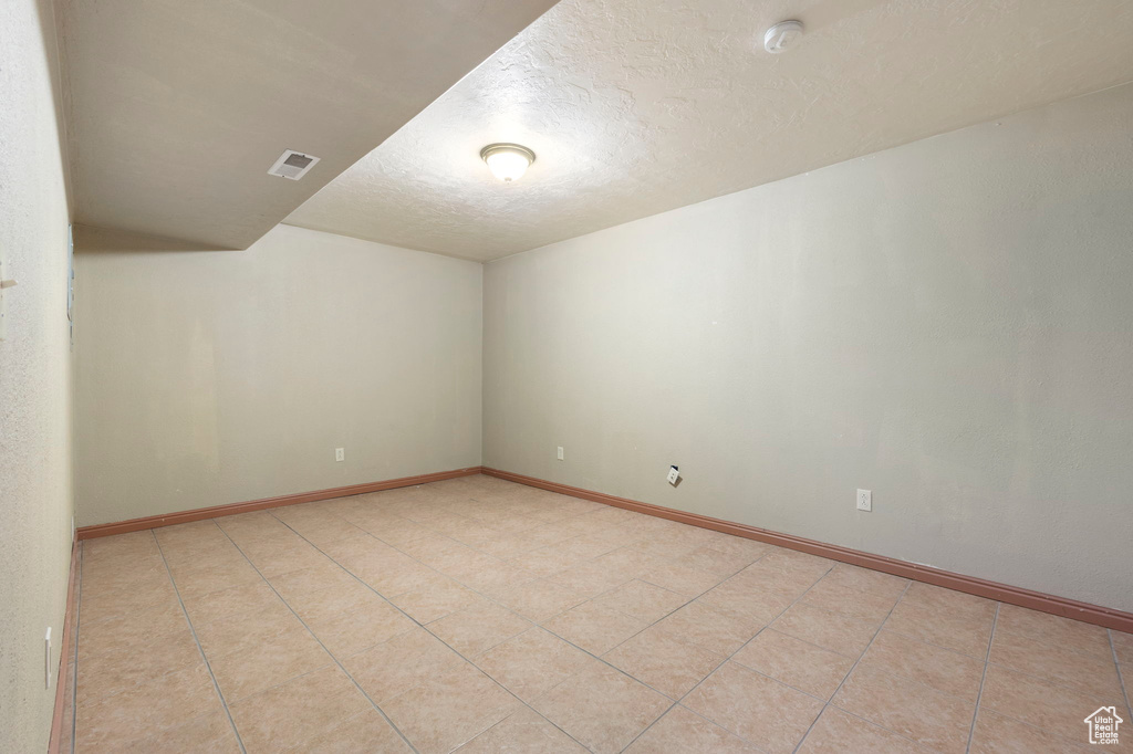 Spare room featuring a textured ceiling