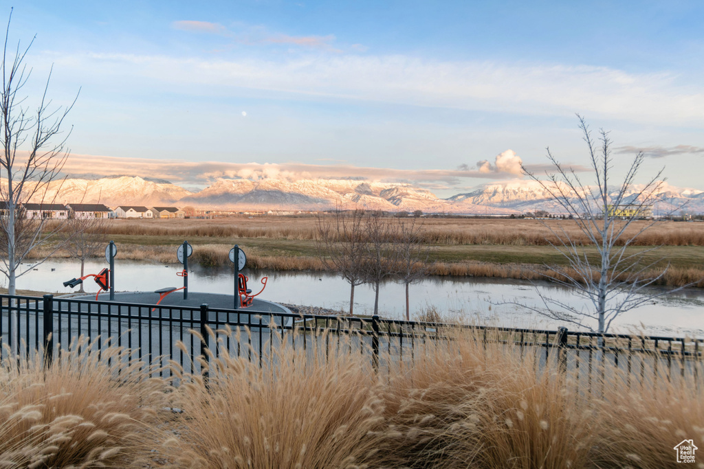 View of water feature featuring a mountain view