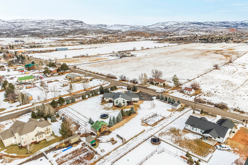 Snowy aerial view with a mountain view
