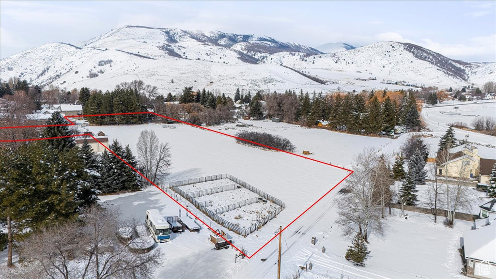 Snowy aerial view with a mountain view