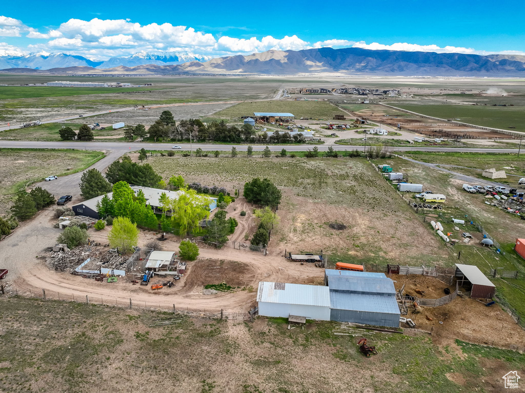 Aerial view of sparsely populated area with mountains