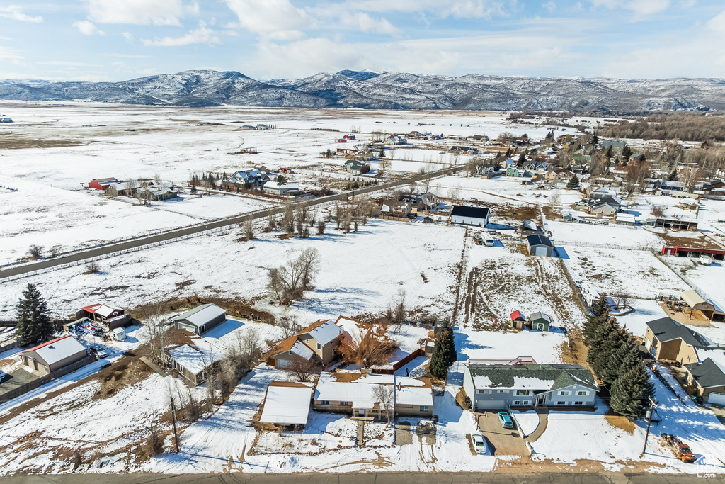 Snowy aerial view featuring a mountain view