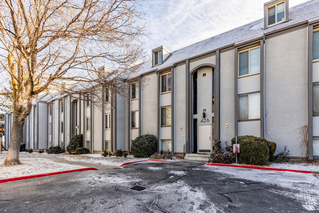 Doorway to property featuring stucco siding