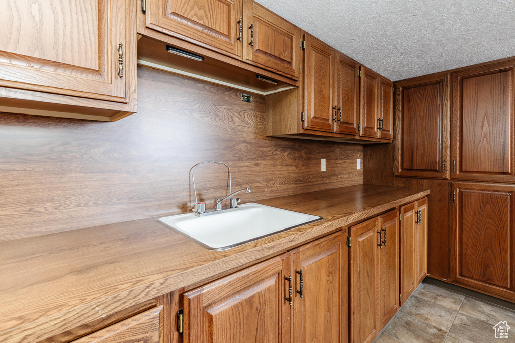 Kitchen with sink and a textured ceiling